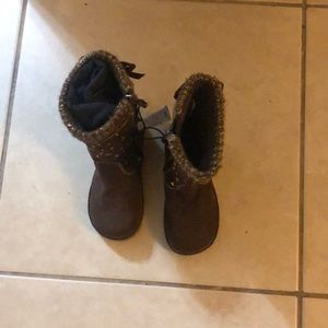 Girl brown boots